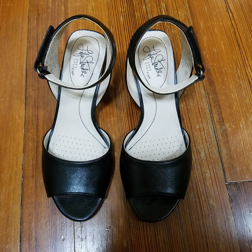 Life Stride black ankle strap sandals - Picture 2 of 8